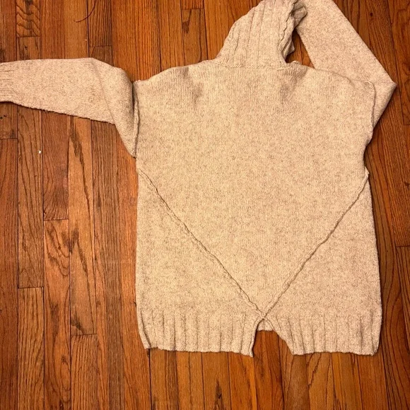 Michael Kors Turtleneck Sweater (M) - Picture 8 of 9